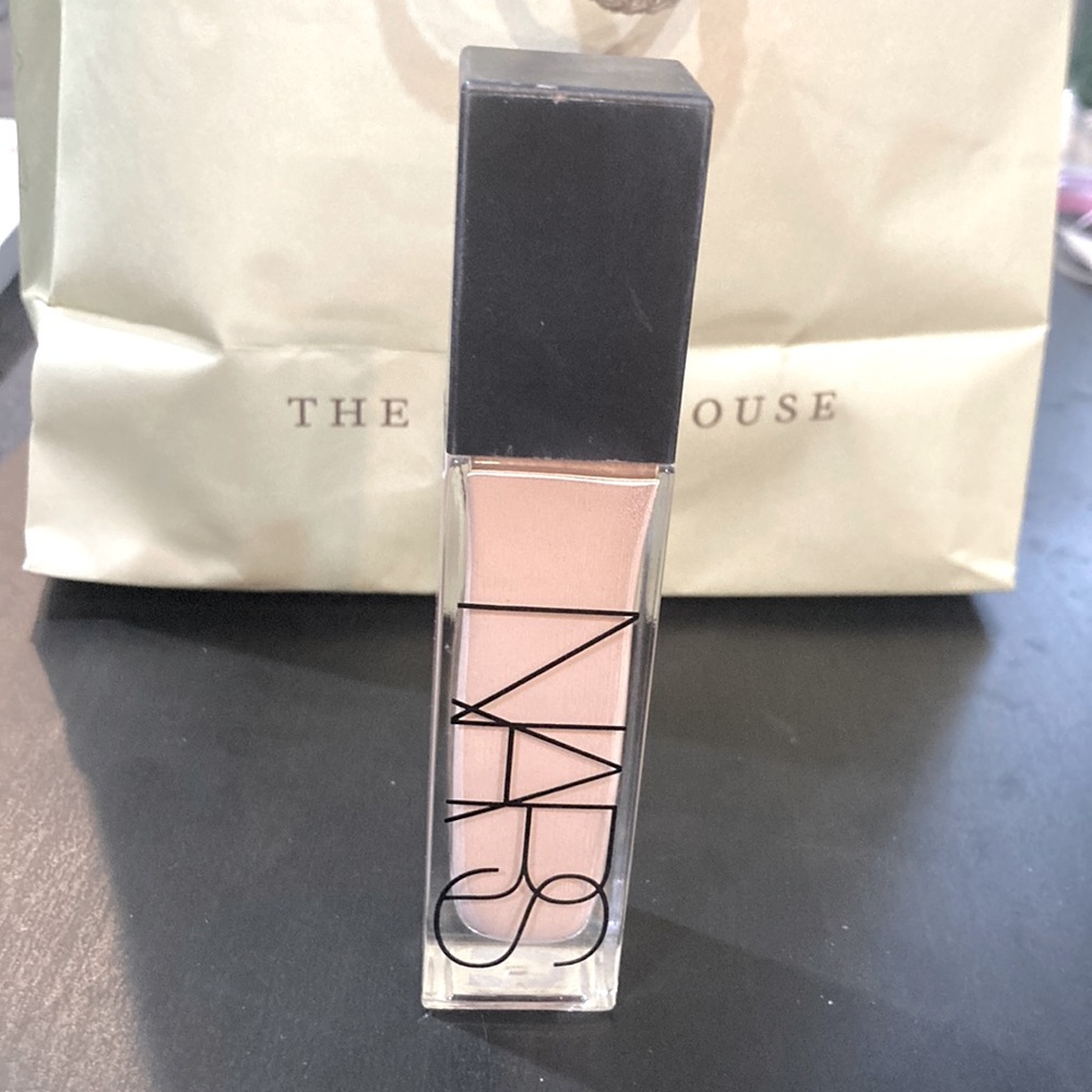 Natural Radiant long wear foundation